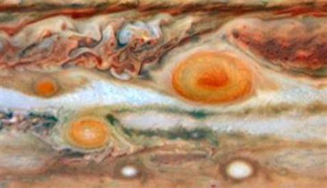 Image: Three red spots on Jupiter