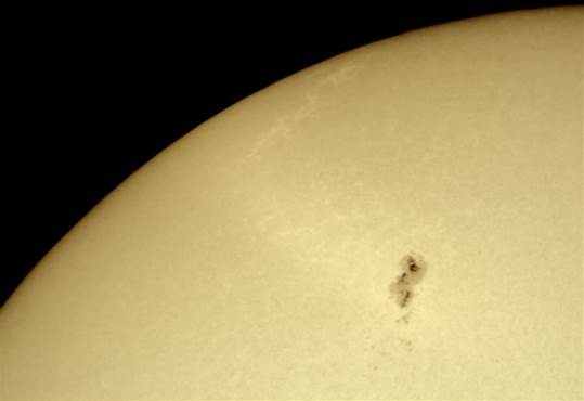 http://cs.astronomy.com/resized-image.ashx/__size/1000x0/__key/telligent-evolution-components-attachments/13-62-00-00-00-46-82-24/Patio-Sunspots-4_2D00_16_2D00_11-_2D00_-_2300_4-Astron.JPG