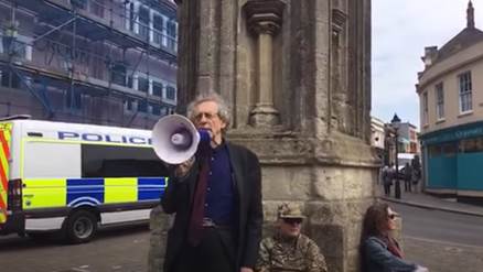 Piers Corbyn addressing the crowd in Glastonbury.